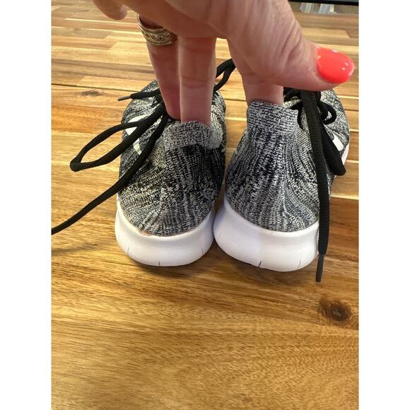 Nike Free Run FLy Knit Shoes Sneakers Womens Size 7 1/2 black white - Picture 3 of 7